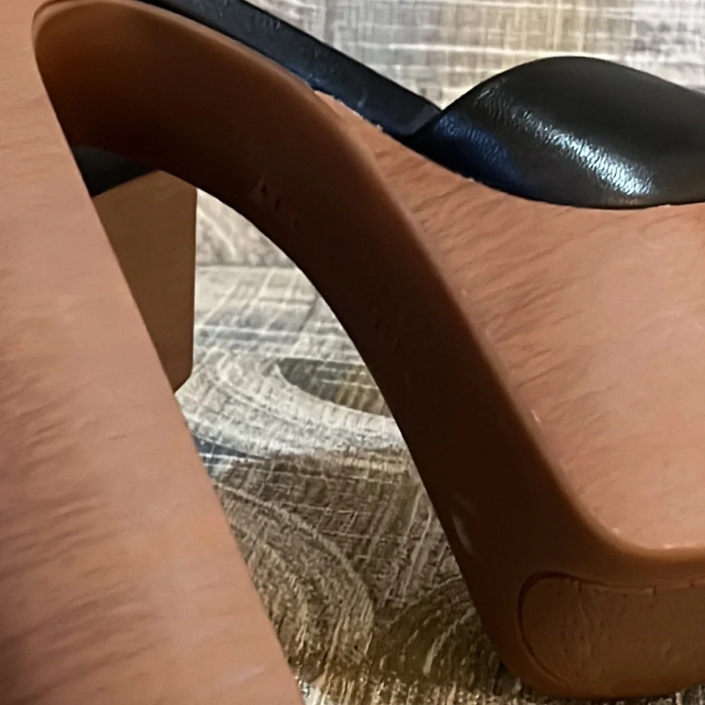 Gianni Bini Fenix Leather Peep Toe Woodgrain Platform Pumps